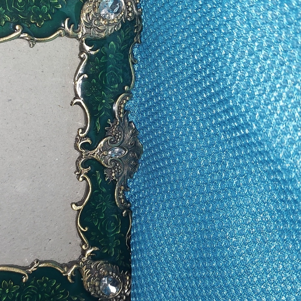 Beautifil Emerald Green Vintage Picture Frame. From Sunflower Designs. - Picture 2 of 4